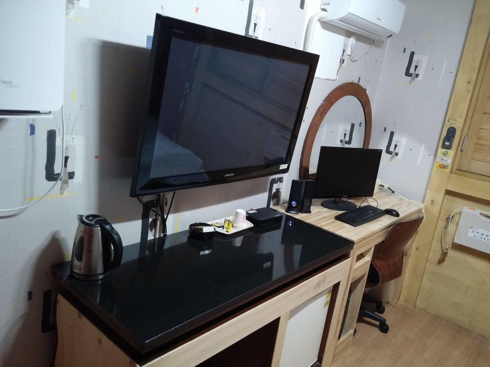 Cyber Motel Gunsan Esterno foto